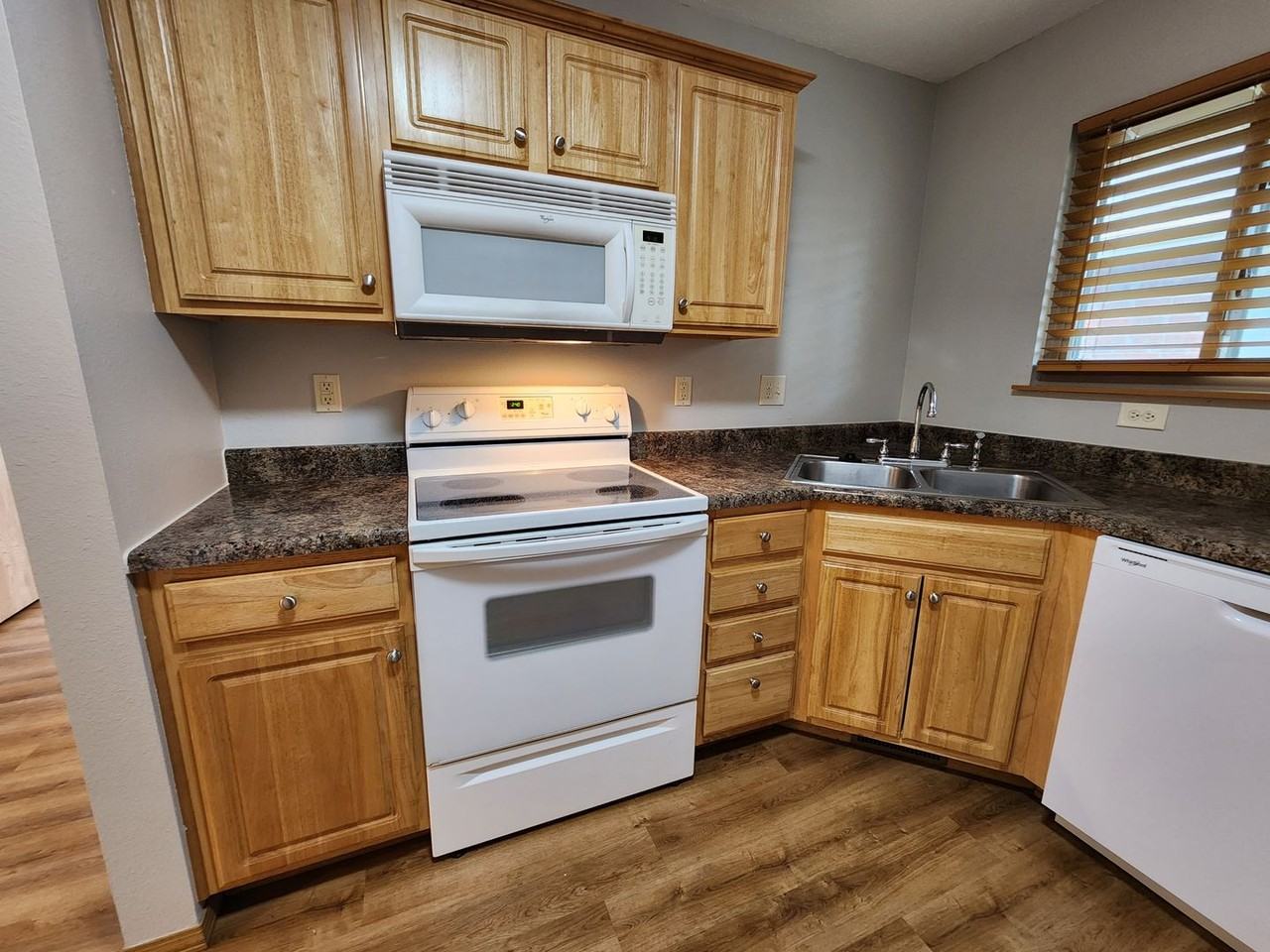 3866 S Timbercreek Ave - Photo 7 of 23