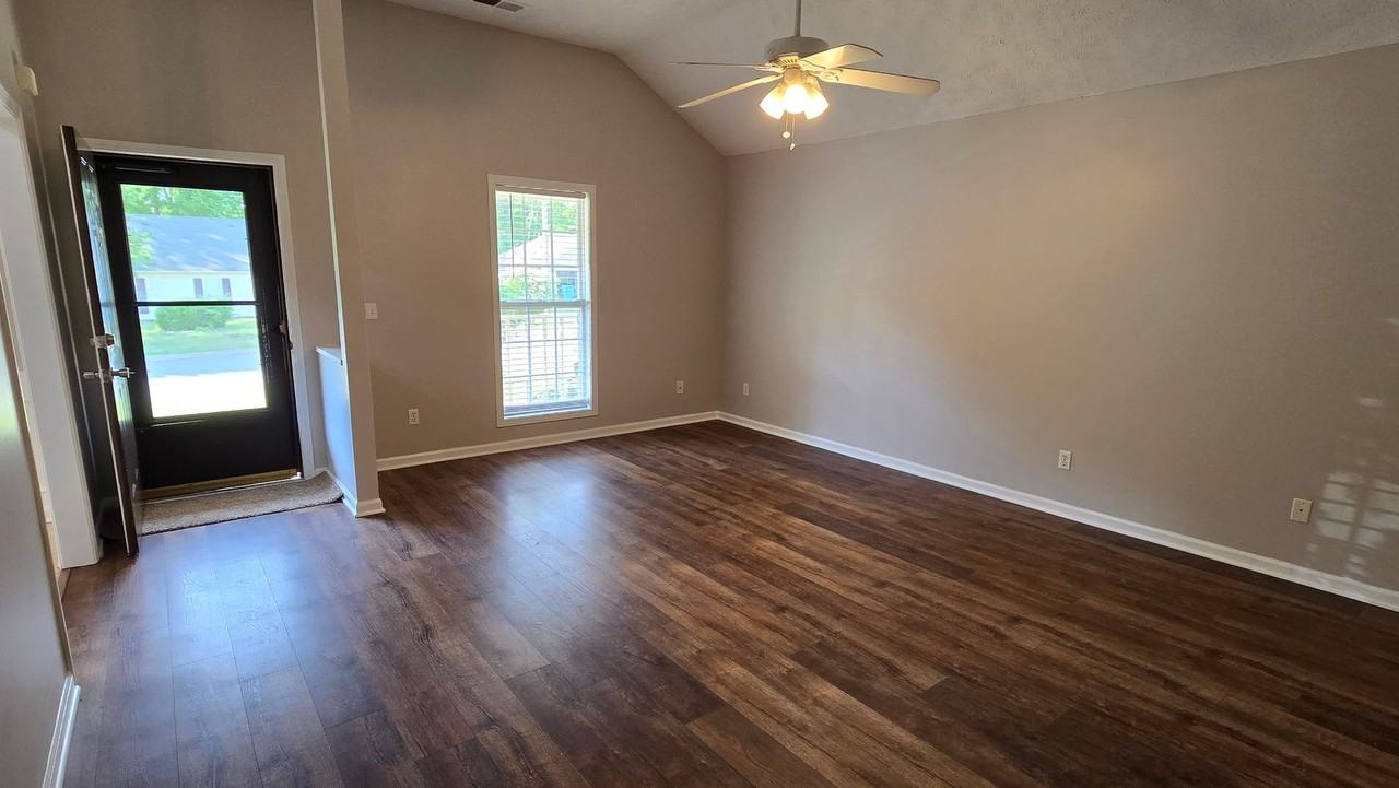 210 Bent Oaks Dr - Photo 4 of 26