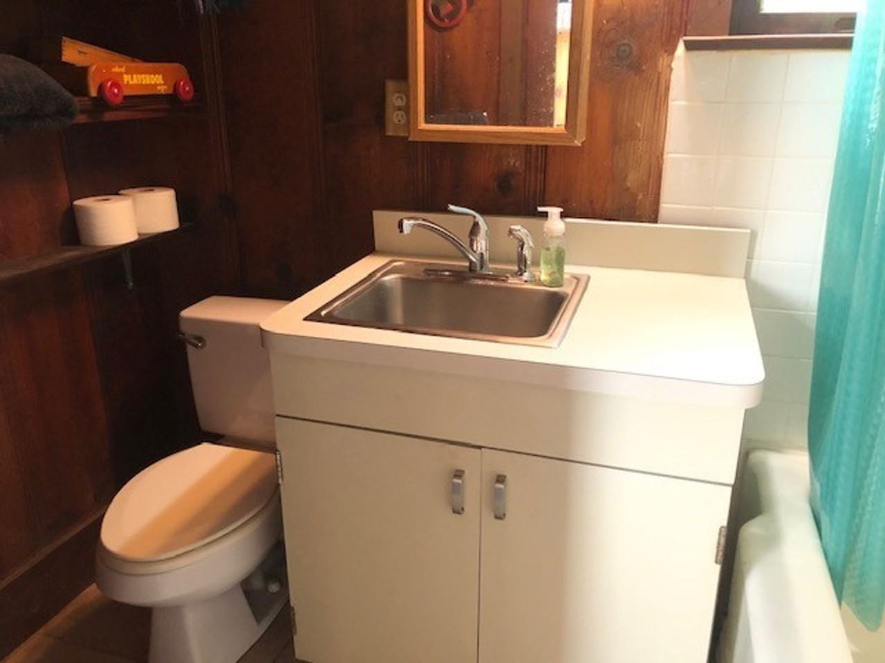 915 Brittany Rd - Photo 5 of 6