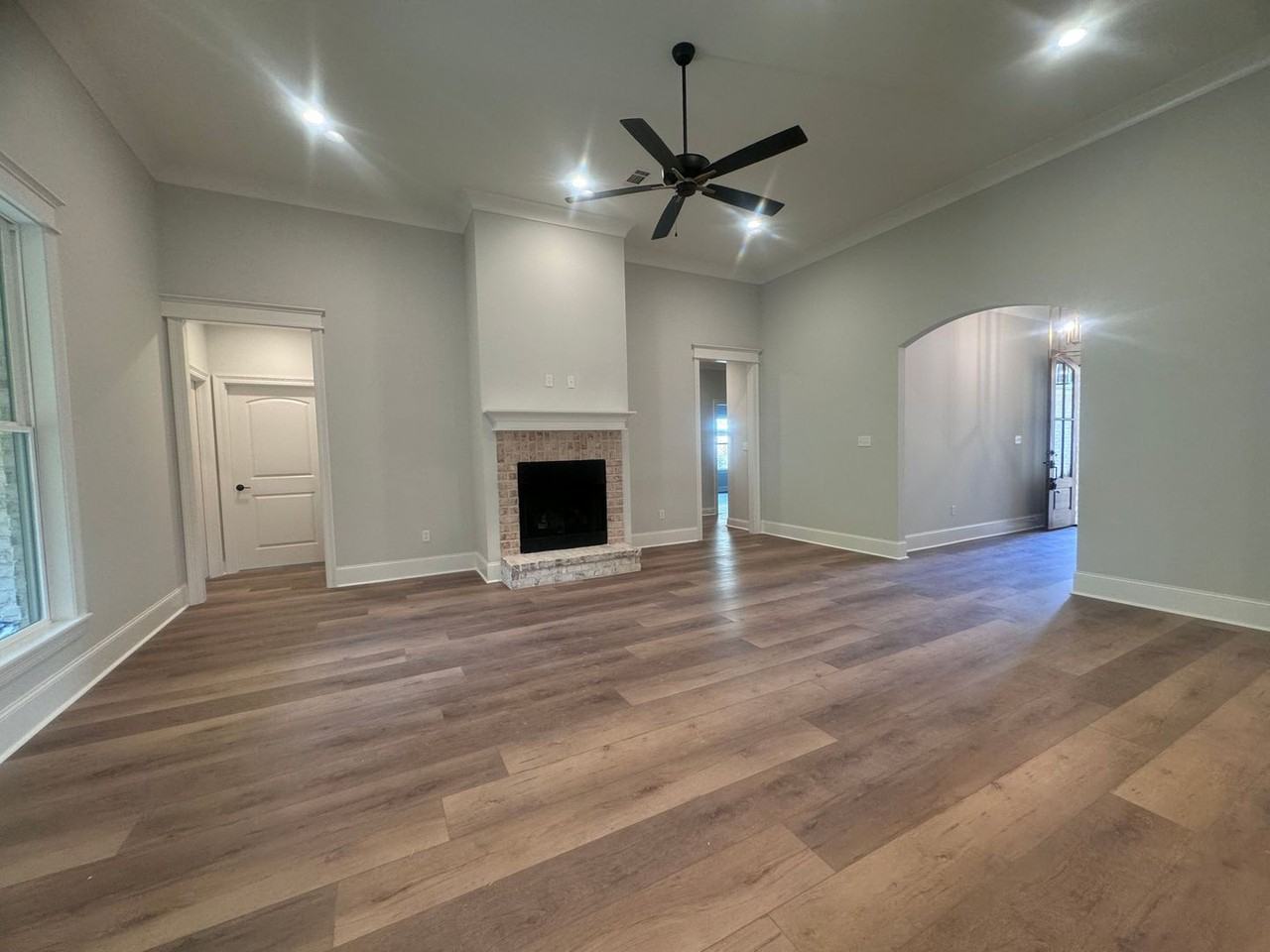 27 Courtland Dr - Photo 3 of 14