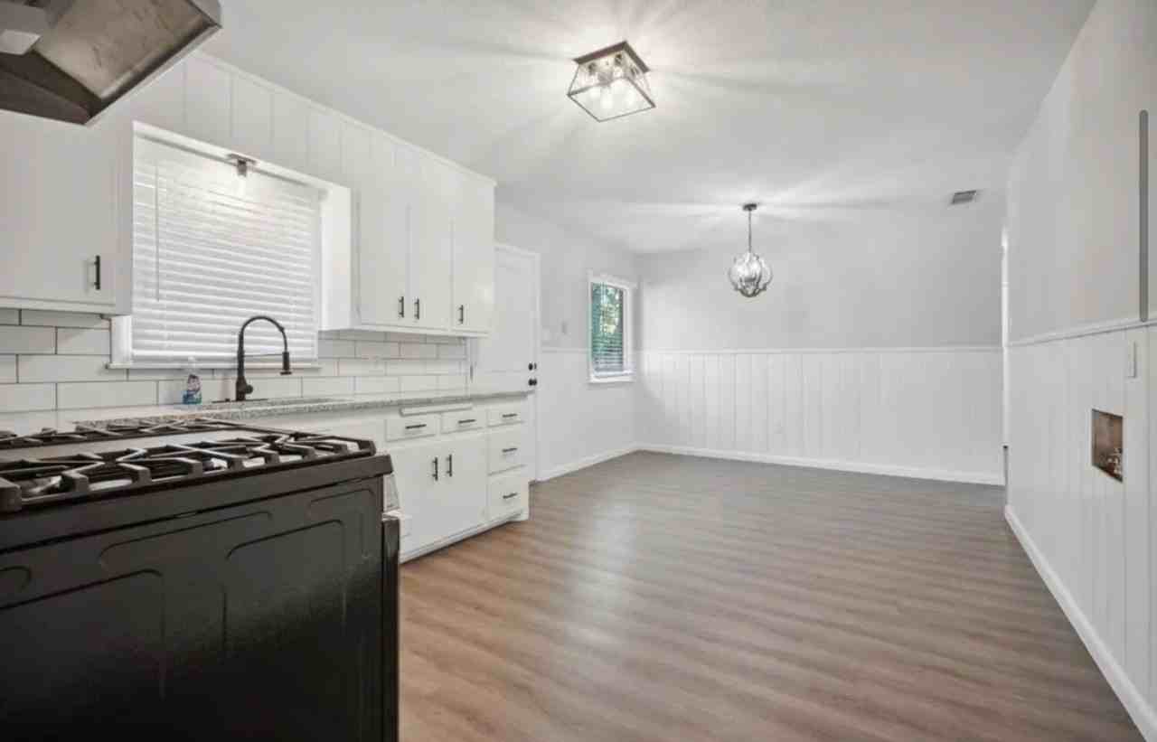 2004 45th St - Photo 4 of 11