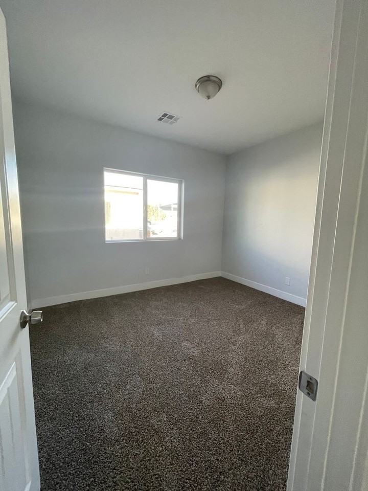 1420 Ogallala St #1 - Photo 3 of 9