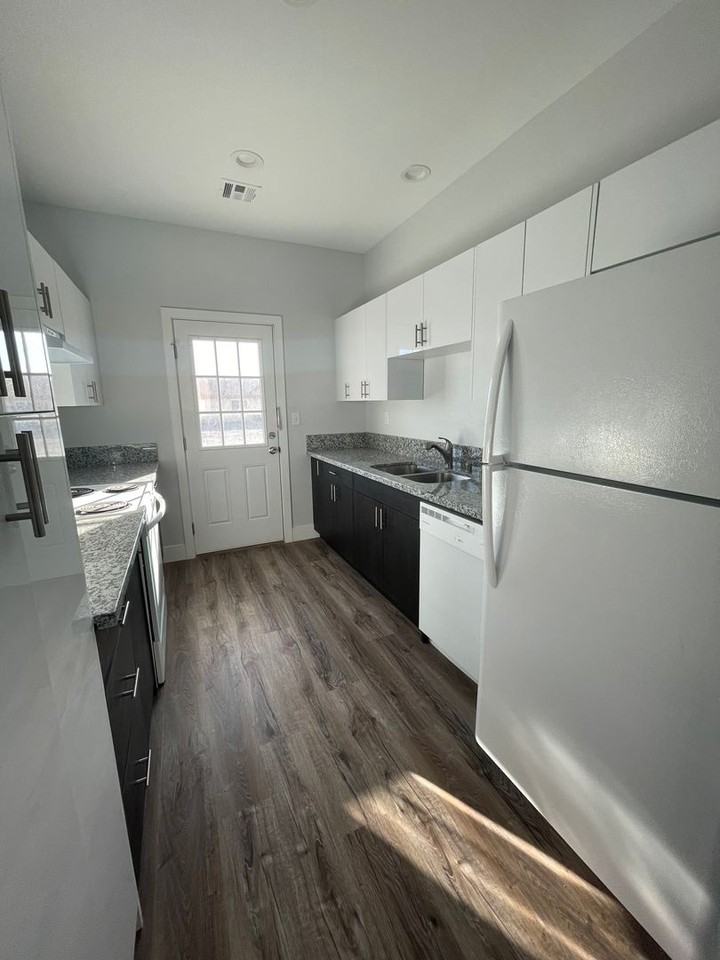 1420 Ogallala St #1 - Photo 7 of 9