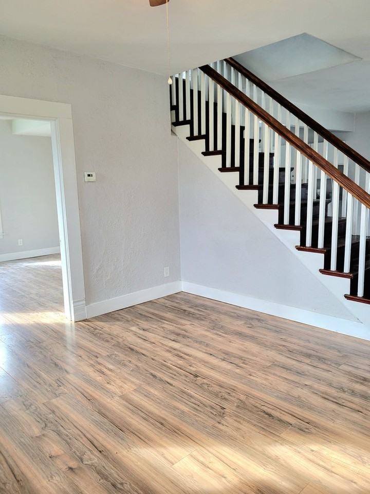 405 N Aurora St - Photo 2 of 30