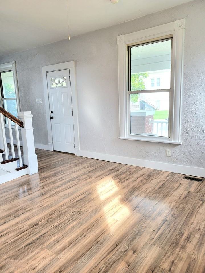 405 N Aurora St - Photo 3 of 30