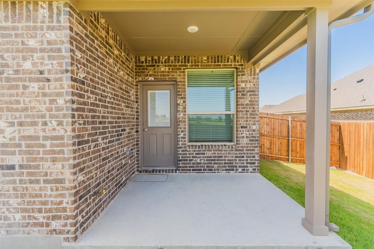 1343 Fox Hollow Rd - Photo 2 of 40