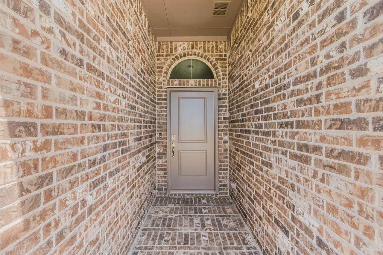 1343 Fox Hollow Rd - Photo 3 of 40