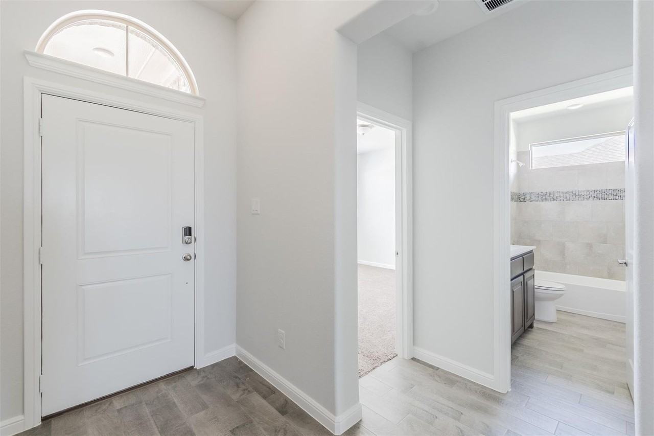 1343 Fox Hollow Rd - Photo 4 of 40