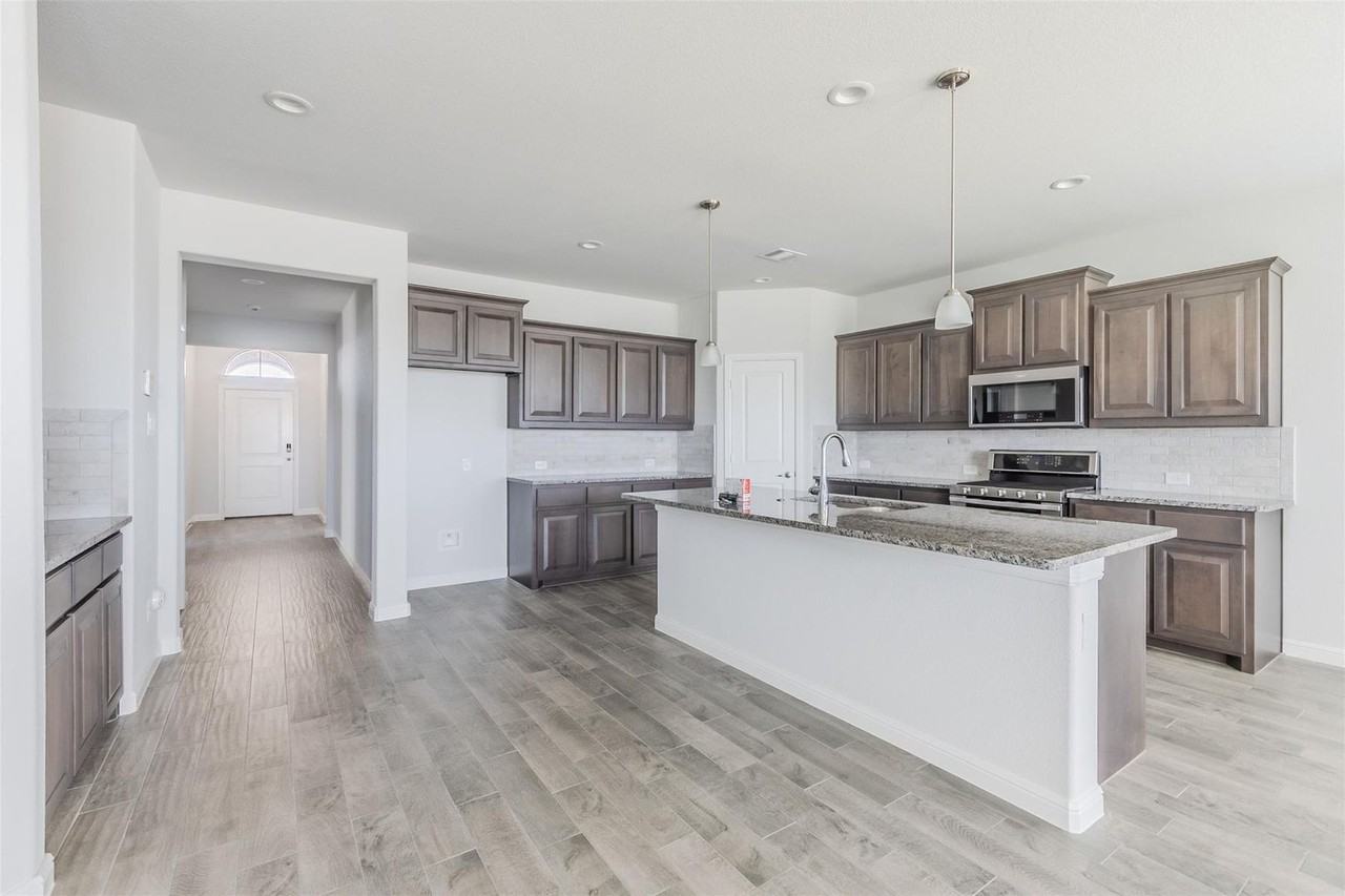 1343 Fox Hollow Rd - Photo 5 of 40