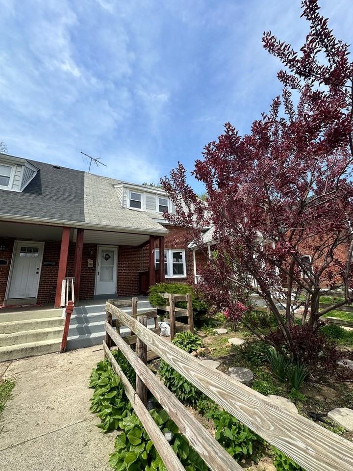 1120 Sterling Ave - Photo 2 of 10