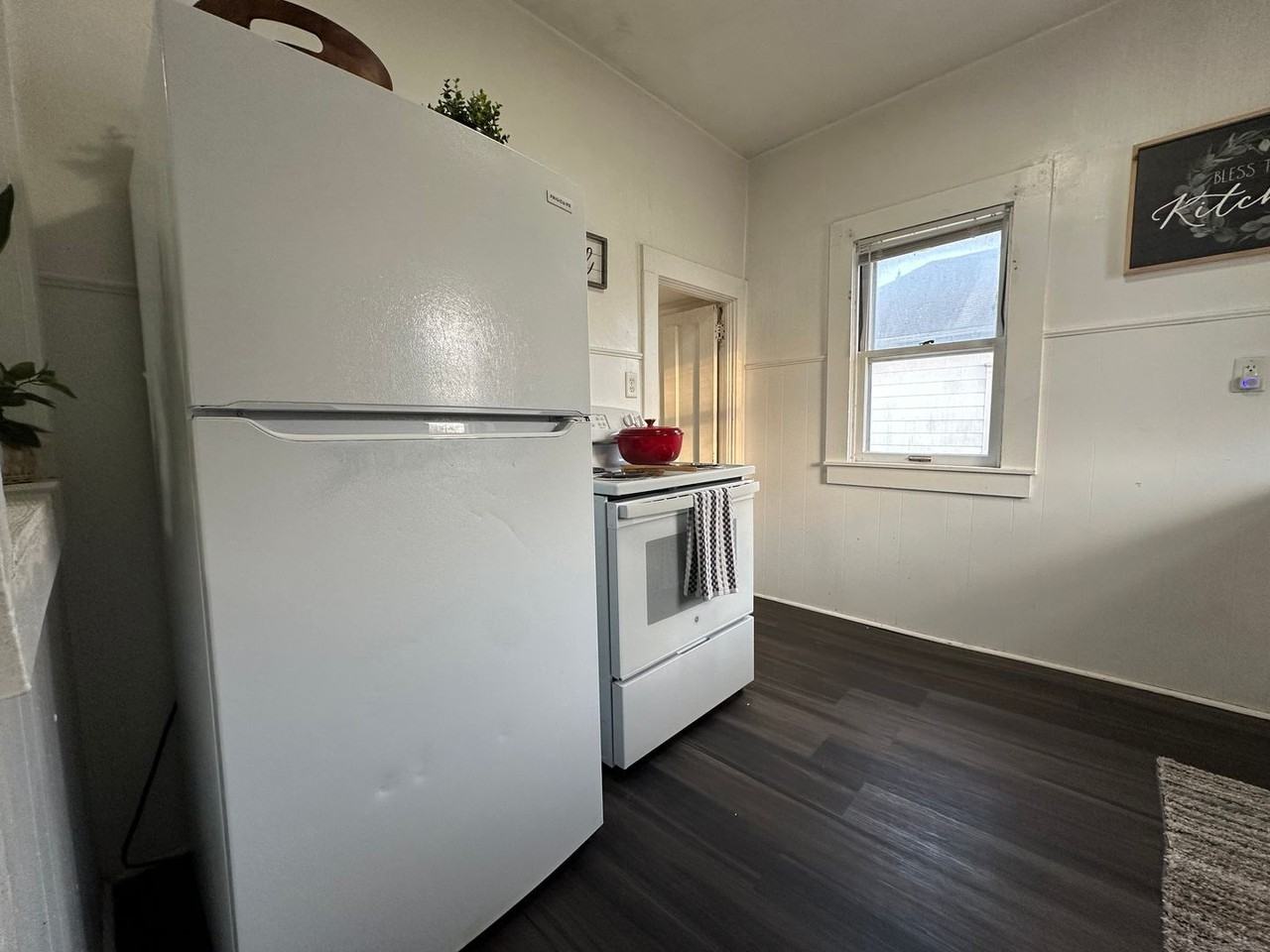 1027 Lincoln St - Photo 5 of 33