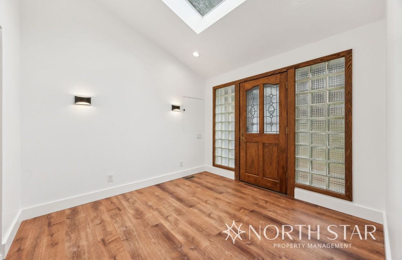 17521 Redfern Ave - Photo 5 of 38