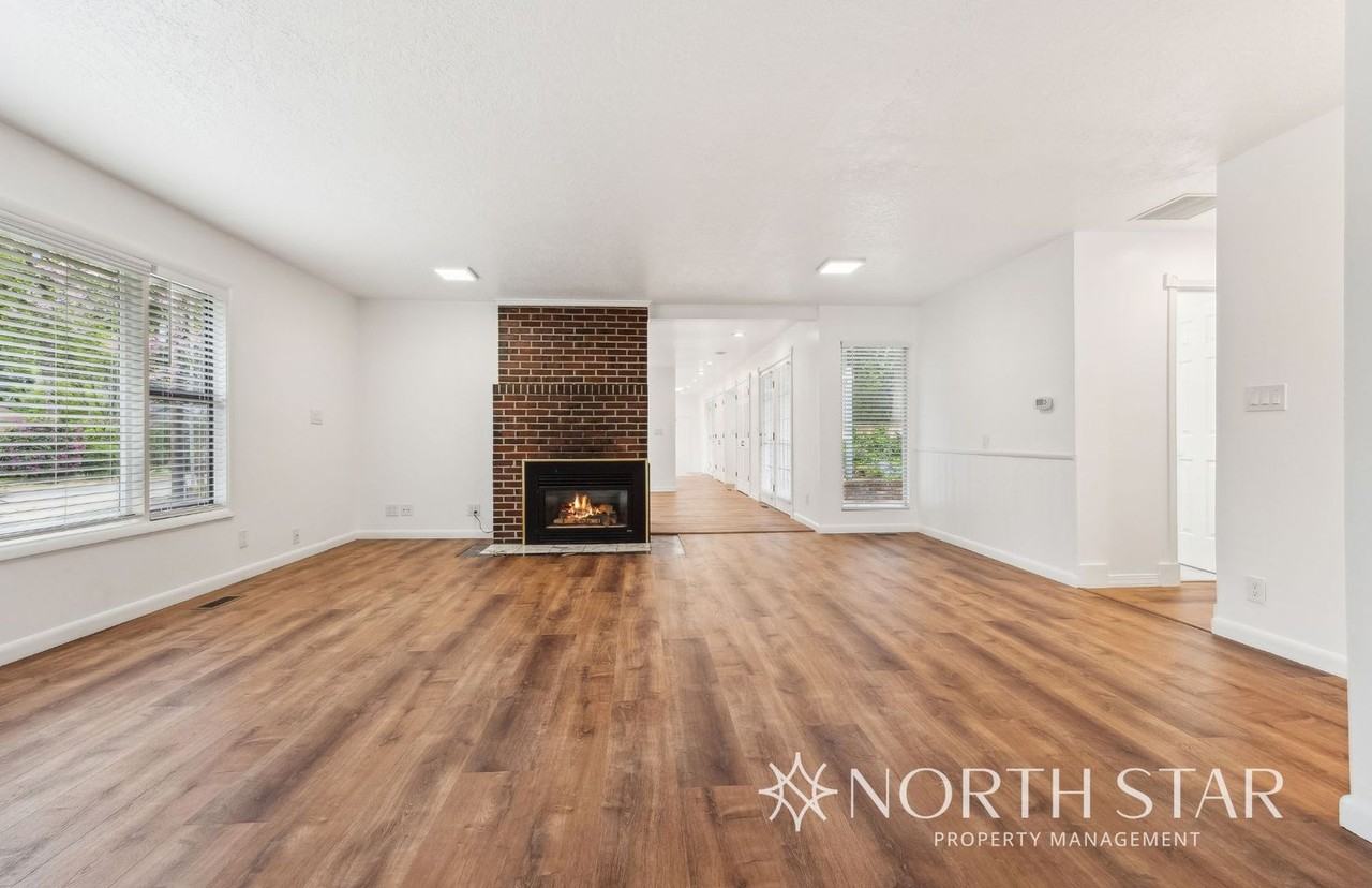 17521 Redfern Ave - Photo 6 of 38