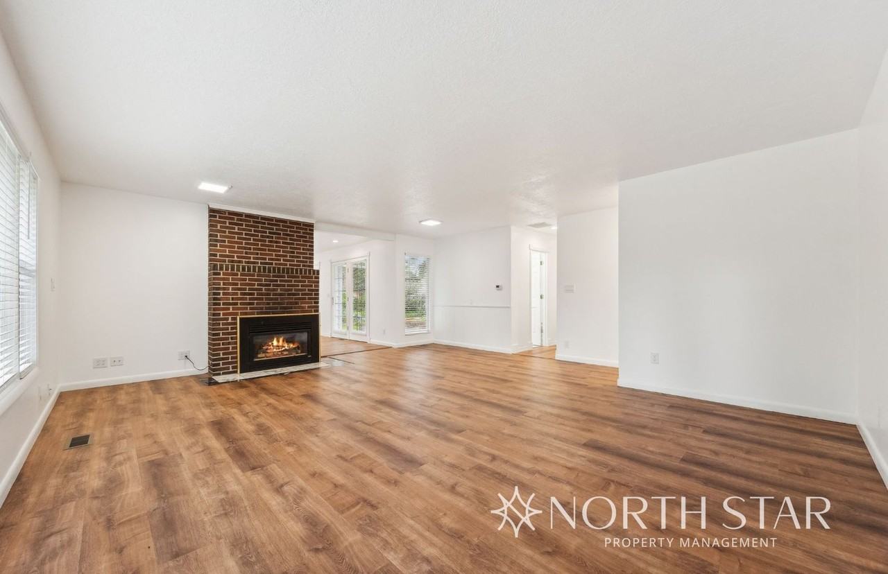 17521 Redfern Ave - Photo 7 of 38