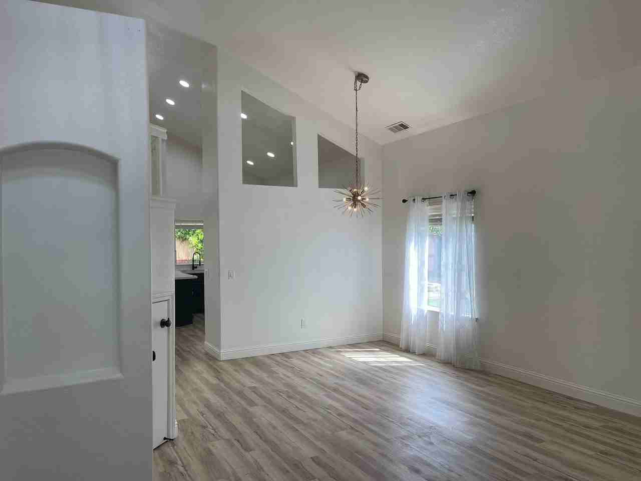 10097 River Park Cir - Photo 3 of 30