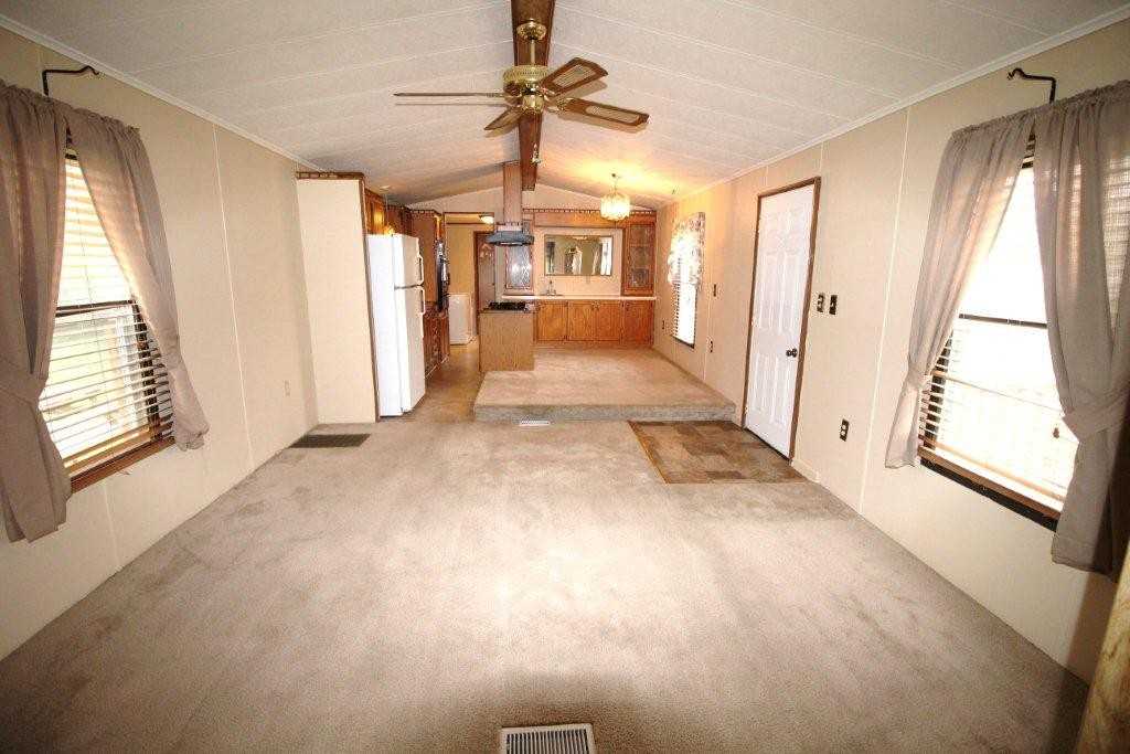 422 Newport Ave - Photo 3 of 10