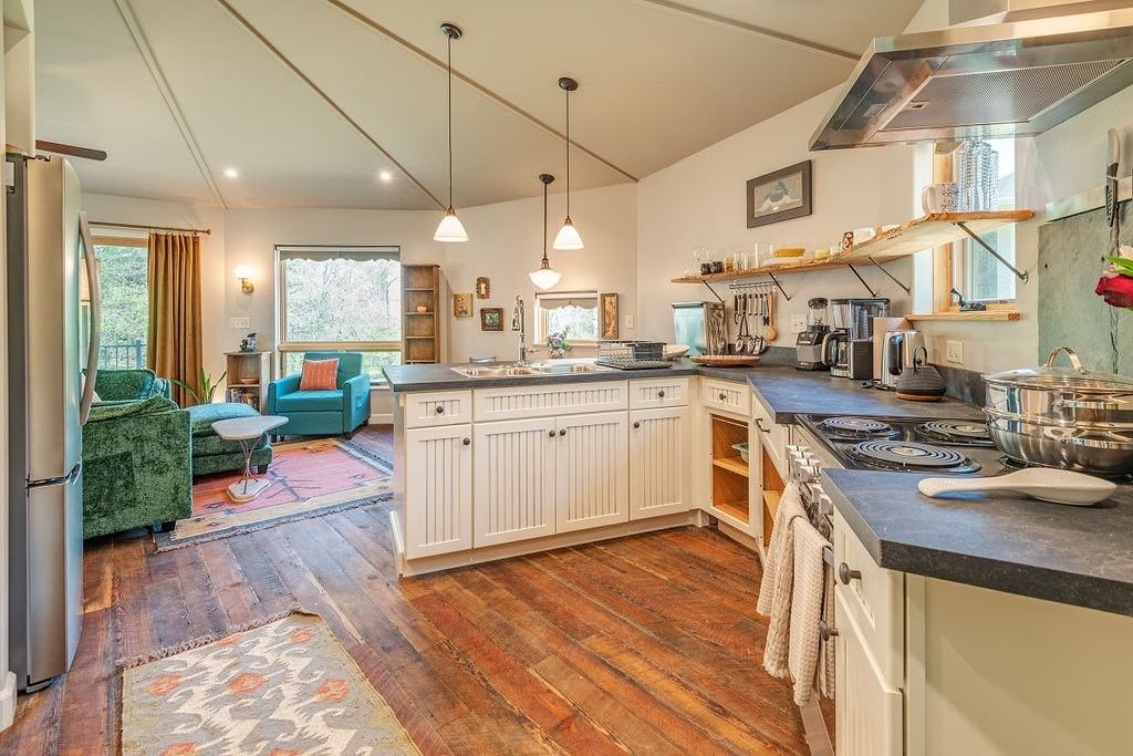 380 Old Leicester Road - Photo 3 of 15