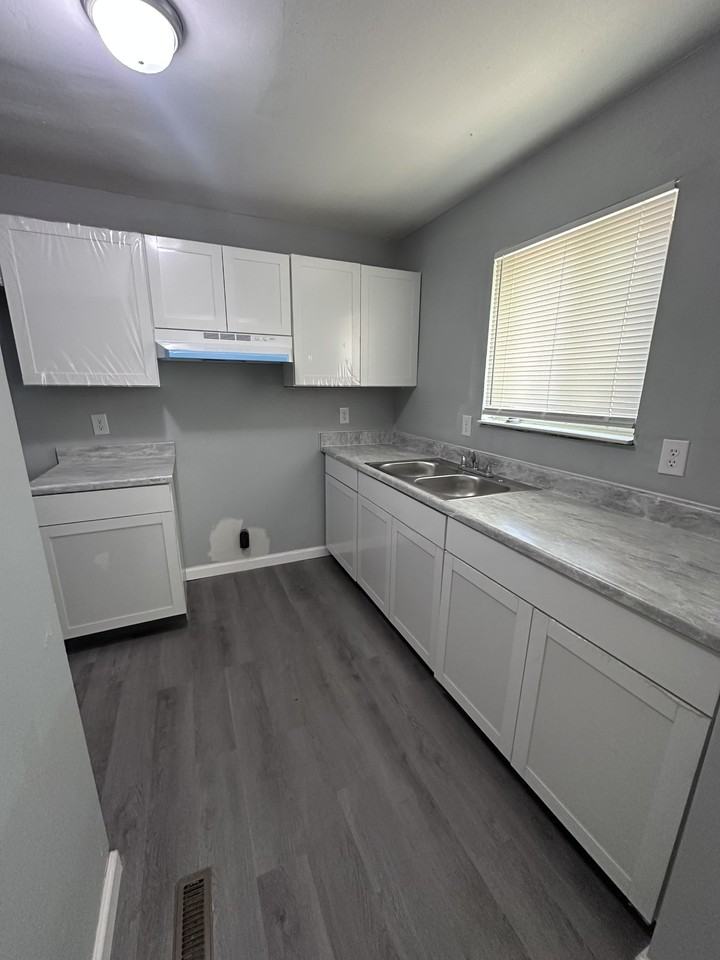 1632 North James H McGee Boulevard - Photo 2 of 50