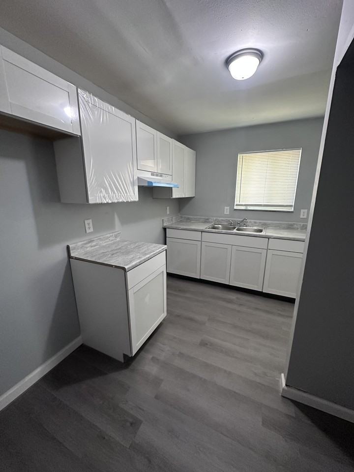 1632 North James H McGee Boulevard - Photo 4 of 28