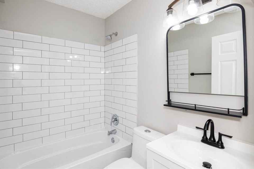 300-304 Sal Boulevard - Photo 3 of 14