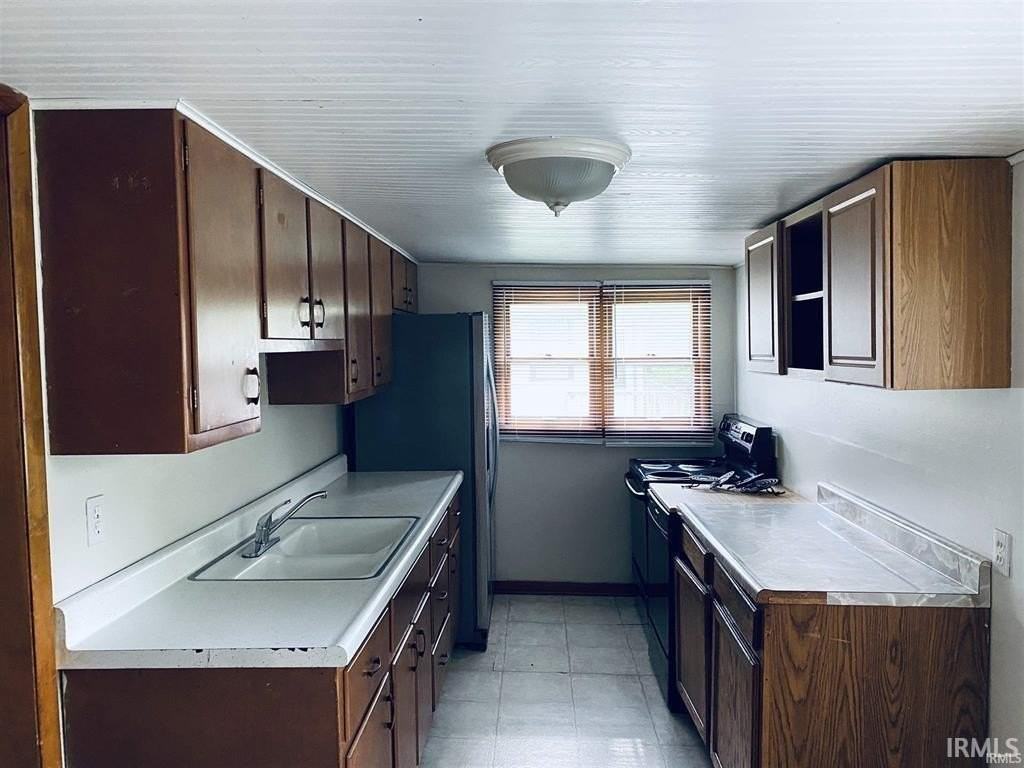 214 E 11th St - Photo 2 of 18