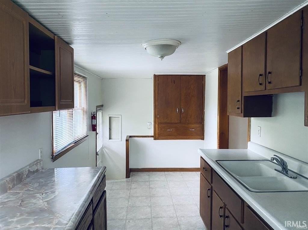 214 E 11th St - Photo 3 of 18