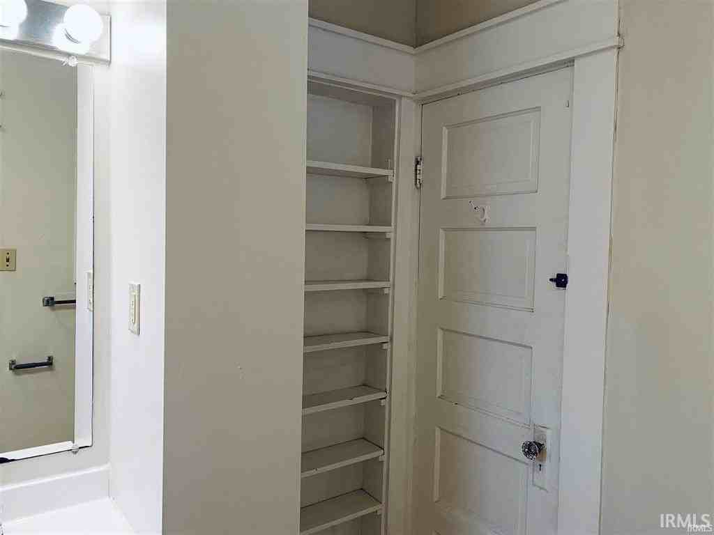 214 E 11th St - Photo 6 of 18