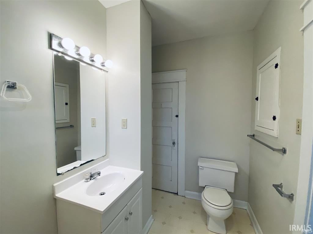 214 E 11th St - Photo 7 of 18