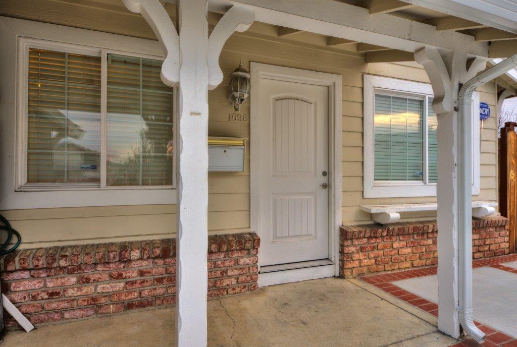 1098 Granada Way - Photo 2 of 17