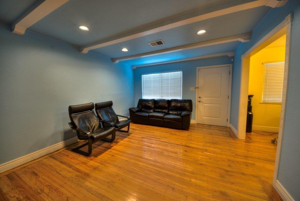 1098 Granada Way - Photo 3 of 17