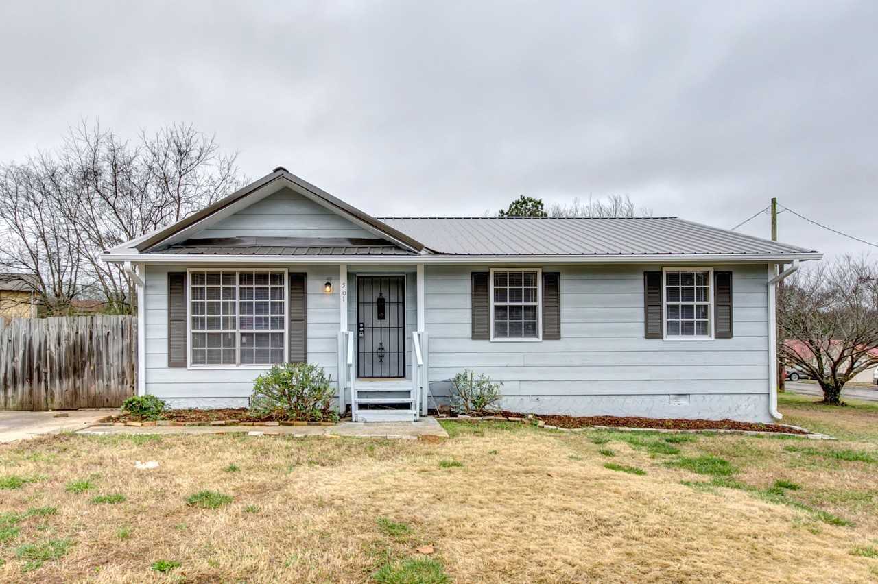 501 Oak Crest Dr - Photo 2 of 22