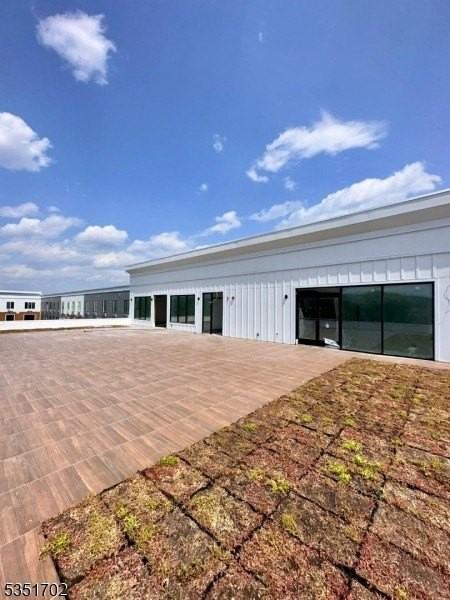 321 E 3rd St #528 - Photo 2 of 8