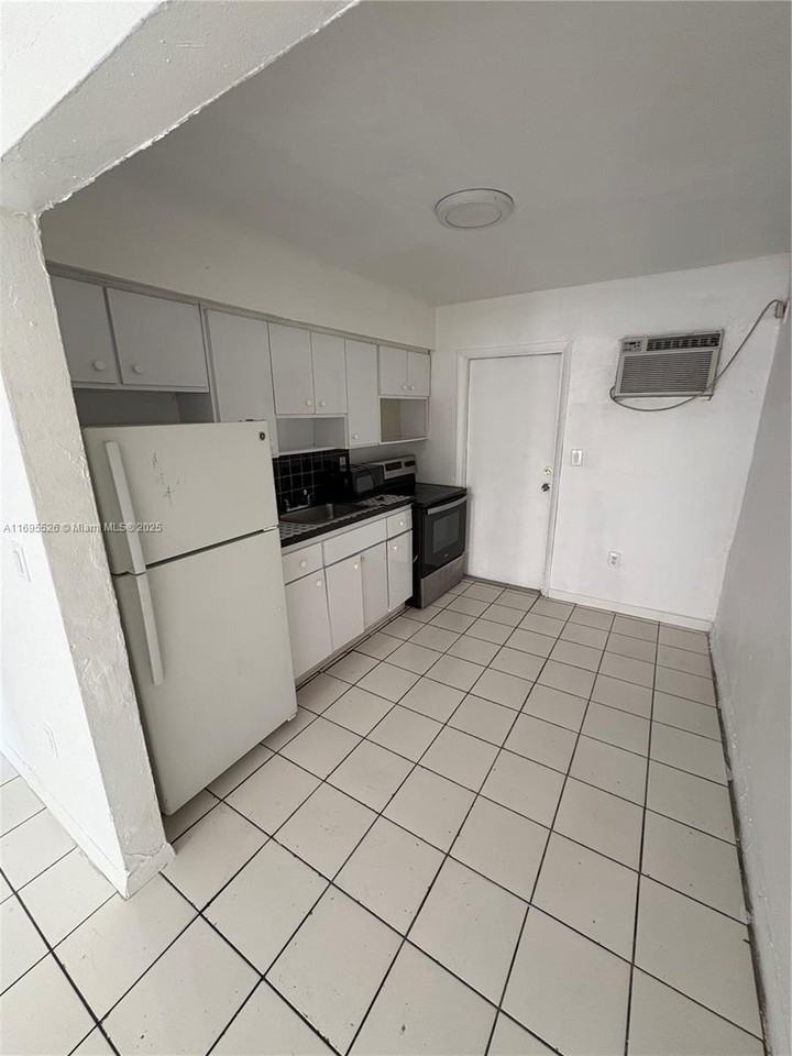 1474 Nw 61st St #1 - Photo 3 of 6