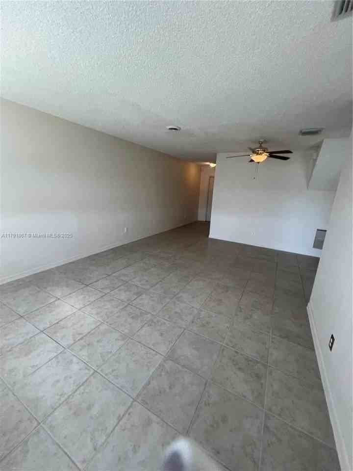 5357 Sw 125th Ave - Photo 6 of 39