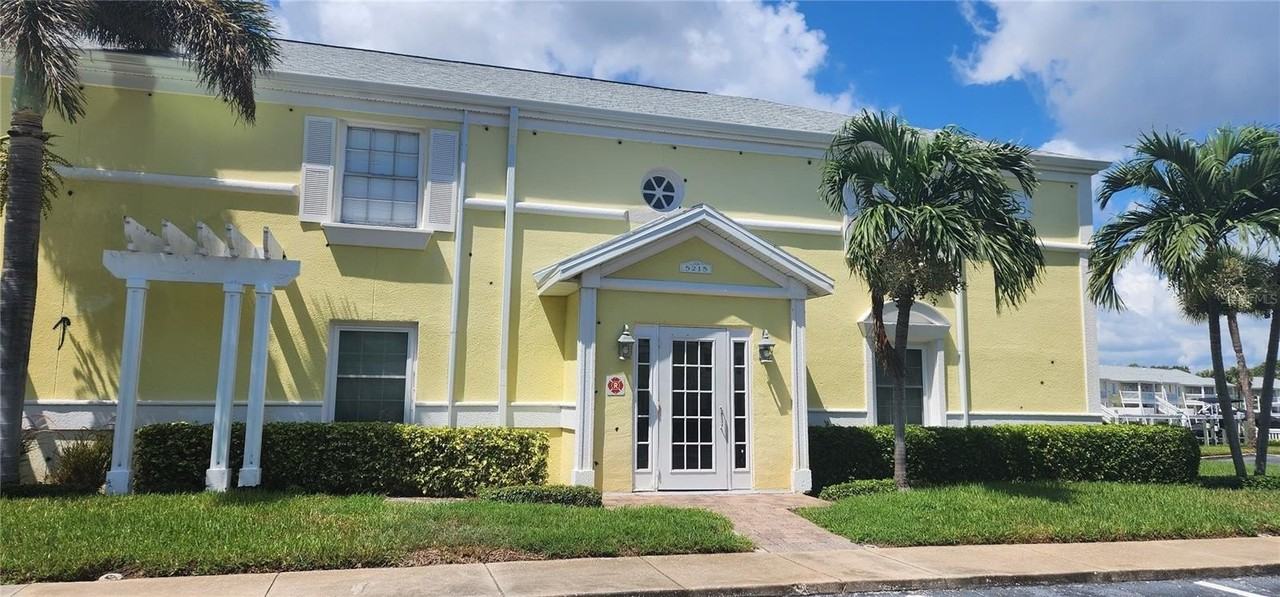 5215 Coquina Key Dr Se #B - Photo 2 of 20