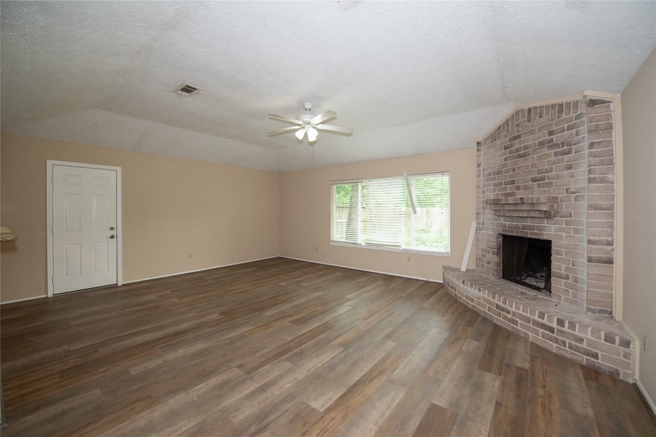 16774 Gleneagle Dr N - Photo 4 of 10