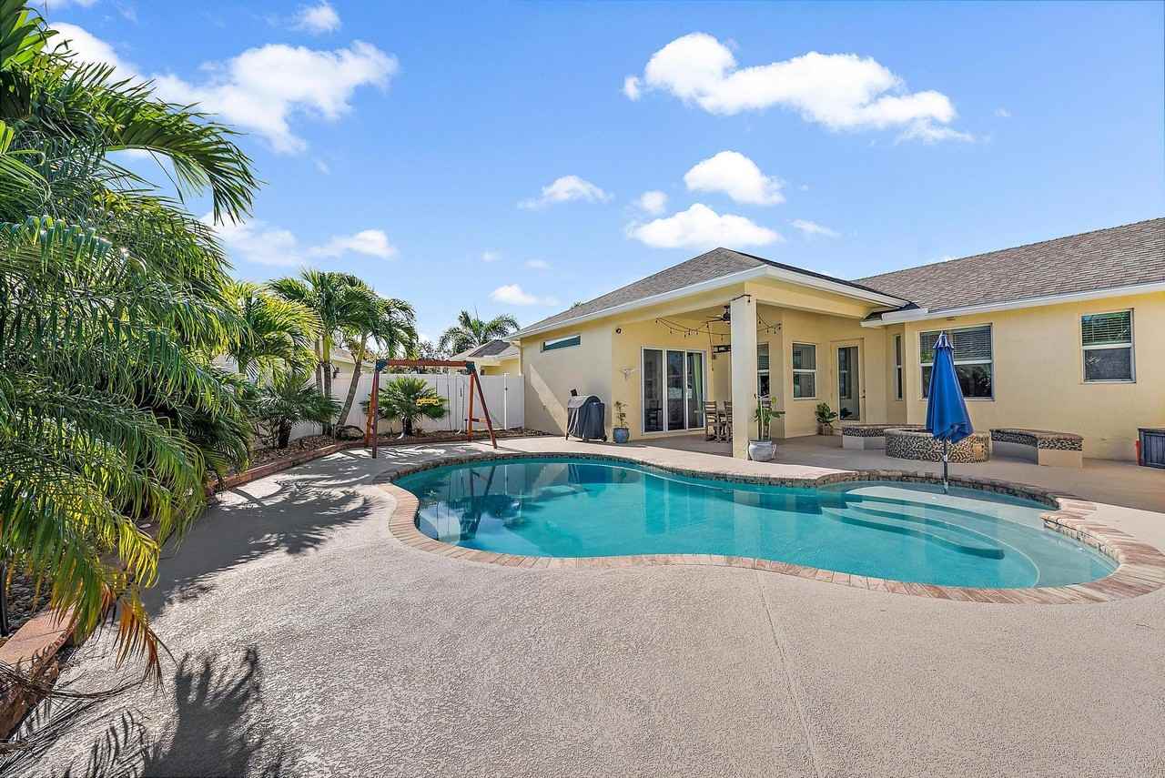 10352 Sw Westlawn Blvd - Photo 2 of 33