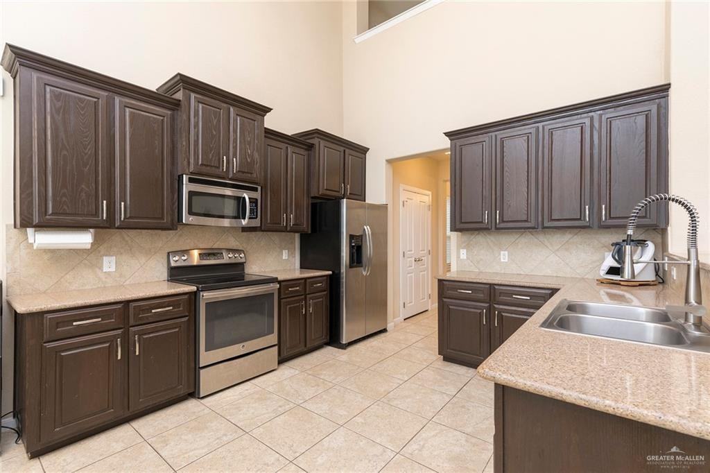 4103 Santa Maria St - Photo 3 of 19