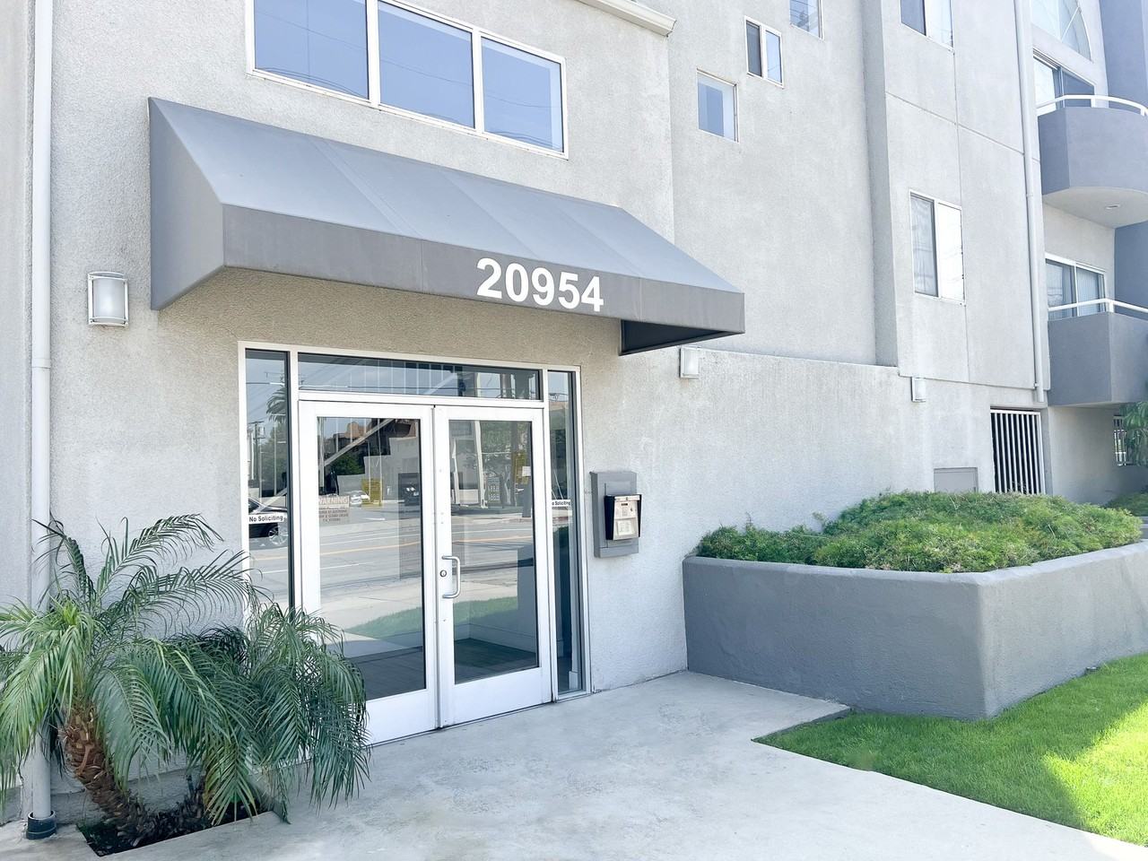 Cambridge Court Apartments - Photo 3 of 11