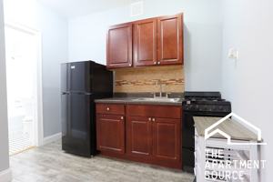 featured image of 6930 N Greenview Ave #207