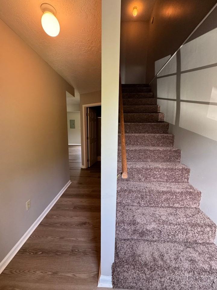 154 W Peach St Apt D1 #D1 - Photo 2 of 9