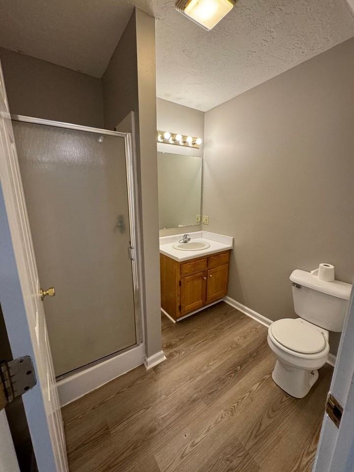 154 W Peach St Apt D1 #D1 - Photo 3 of 9