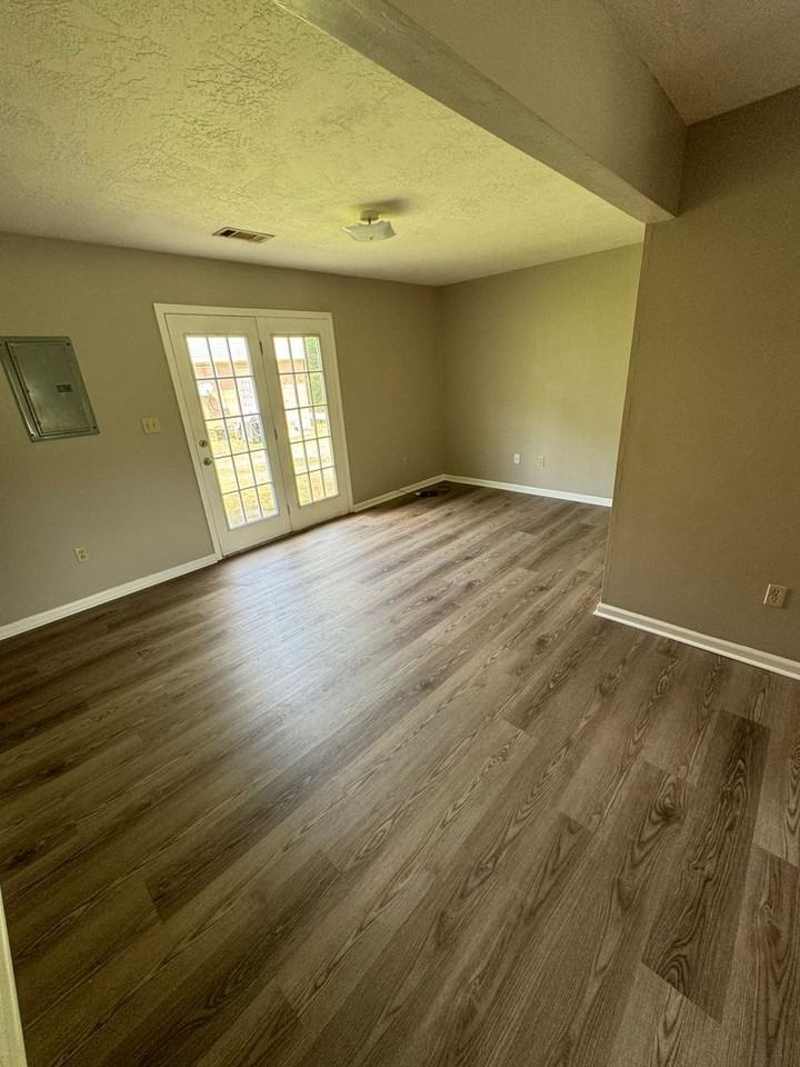 154 W Peach St Apt D1 #D1 - Photo 5 of 9