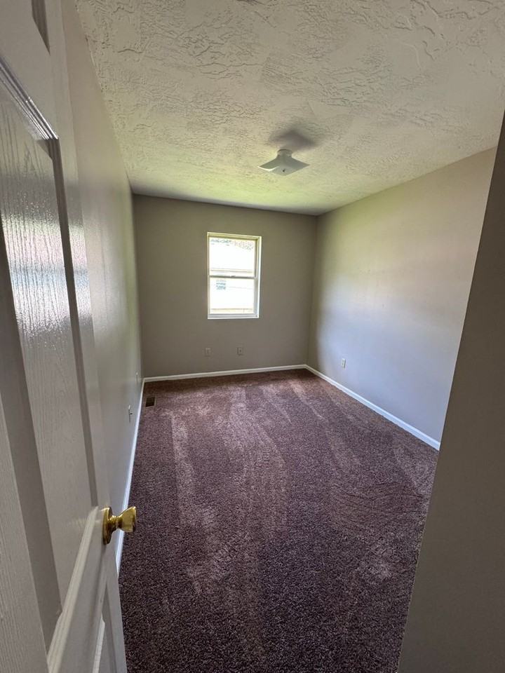 154 W Peach St Apt D1 #D1 - Photo 7 of 9