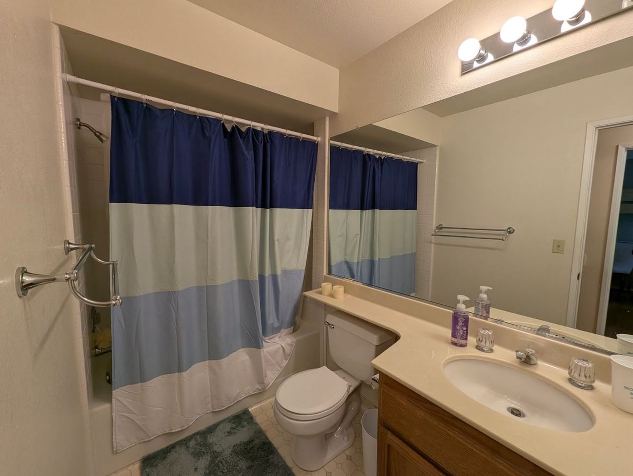 2004 Raphael Ct - Photo 3 of 18