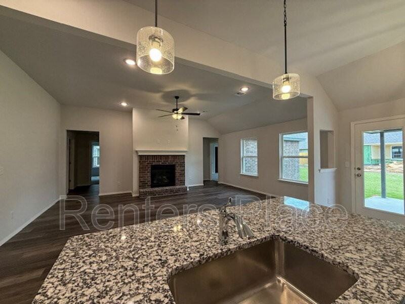 12308 S Maplewood Ave - Photo 4 of 18