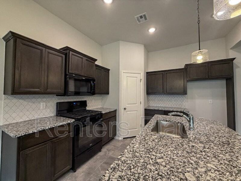 12308 S Maplewood Ave - Photo 5 of 18