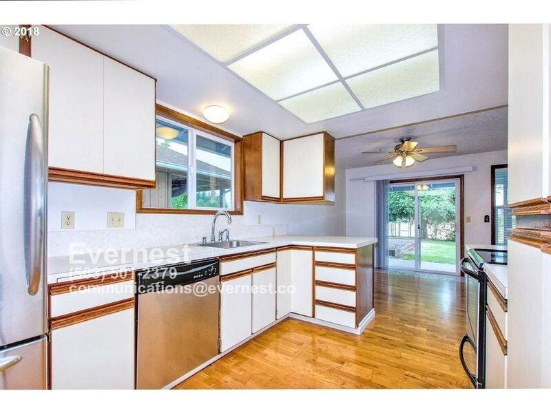 1635 Sw 22nd St - Photo 3 of 31