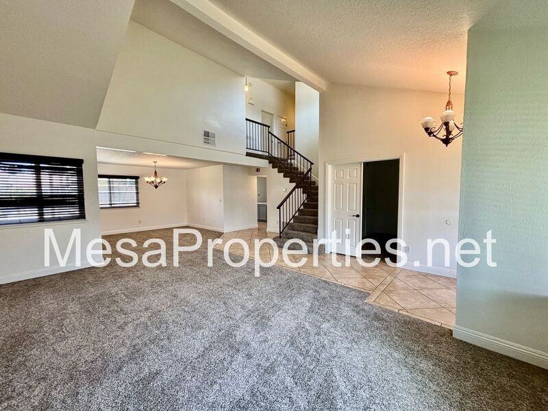 2378 N Sycamore Ave - Photo 2 of 30