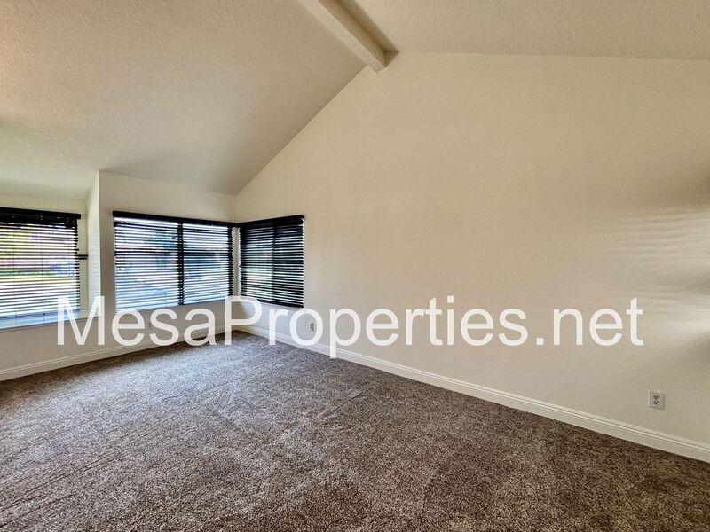 2378 N Sycamore Ave - Photo 3 of 30